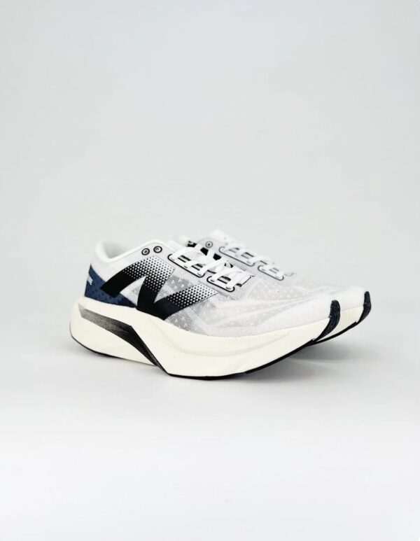 Tênis New Balance FuelCell SuperComp Elite V4